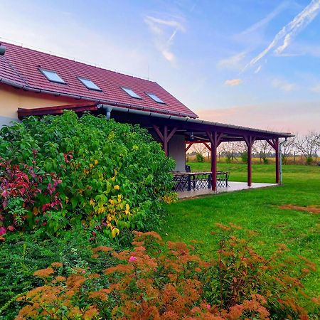 Horpacsi Europa Piheno Koezpont Hotel Ngoại thất bức ảnh